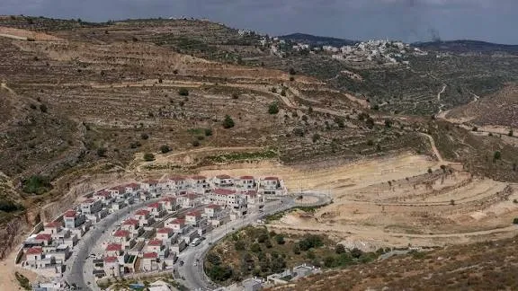 بقرار رسمي..حكومة الاحتلال تمضي في شرعنة السيطرة على مساحات كبيرة من أراضي الضفة الغربية